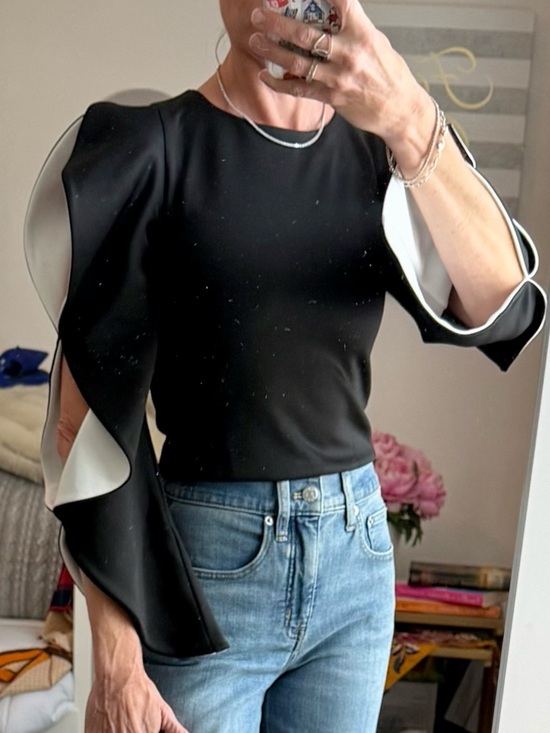 Alice + Olivia Tops - Alice + Olivia Ollie Ruffle Sleeve Crop Top Black with White Statement